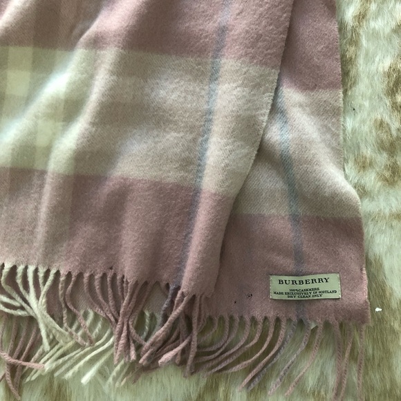 Burberry Accessories - FLASH💥SALE Burberry classic cashmere scarf